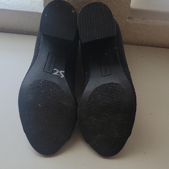 Seven Dials Black Heeled Boots - Picture 3 of 4